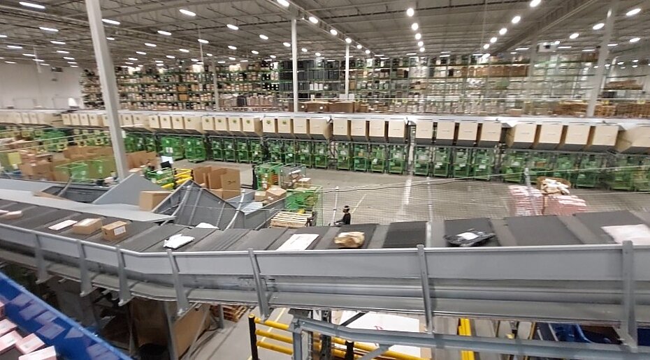 Fives' cross-belt sorter at Bring's facility